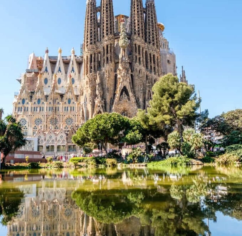 sagrada-familia-catholic-church-barcelona (1) (1) (1) (1) (1)